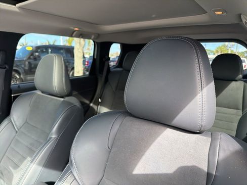 Used 2025 Mitsubishi Outlander 4WD Plug-In Hybrid image 10