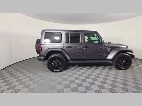 Used 2025 Jeep Wrangler Unlimited Sahara AWD/4WD image 38