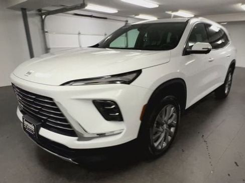 Certified 2026 Buick Enclave Preferred FWD image 4