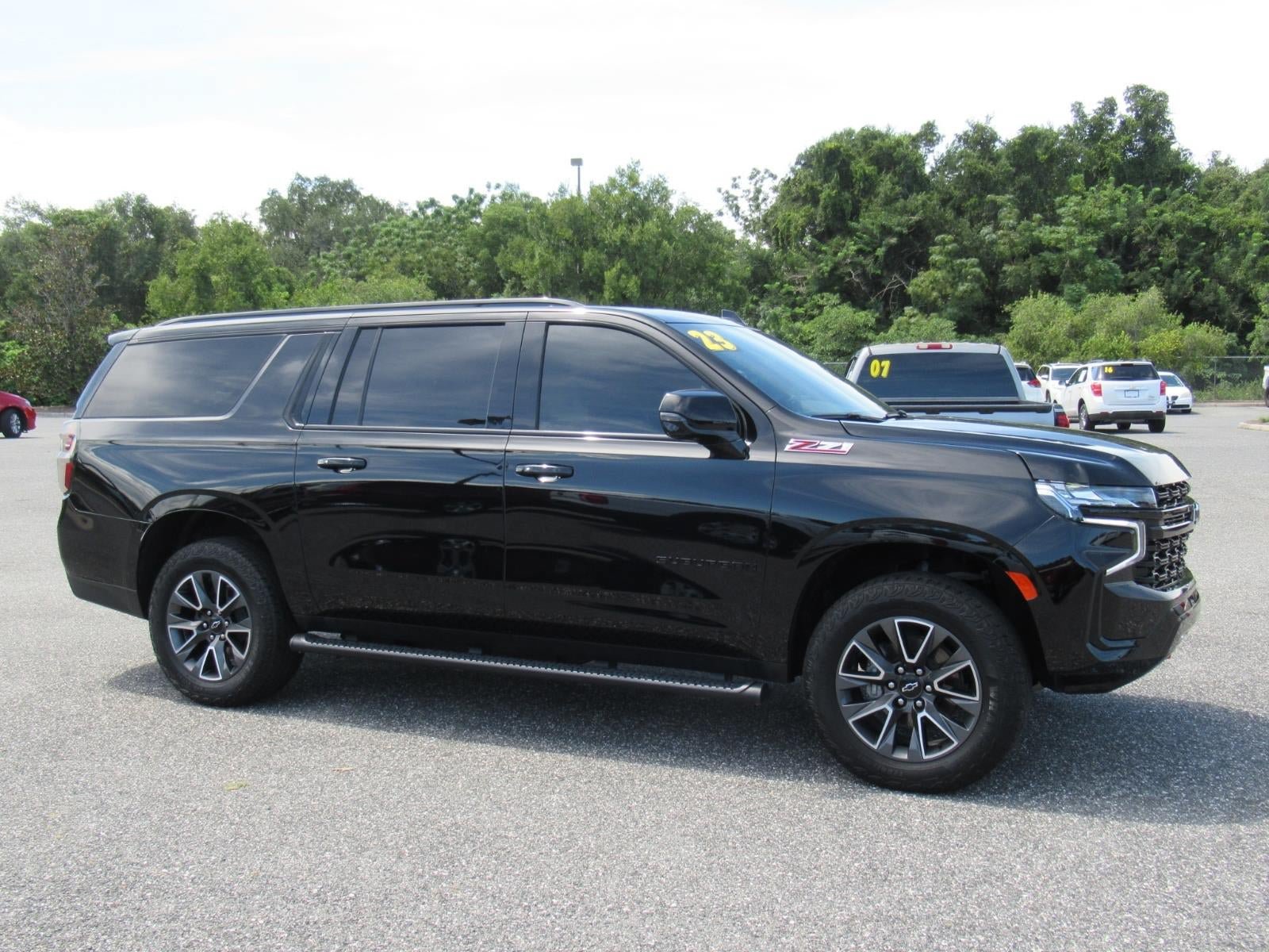 Used 2023 Chevrolet Suburban Z71 w/ Luxury Package AWD/4WD image 2