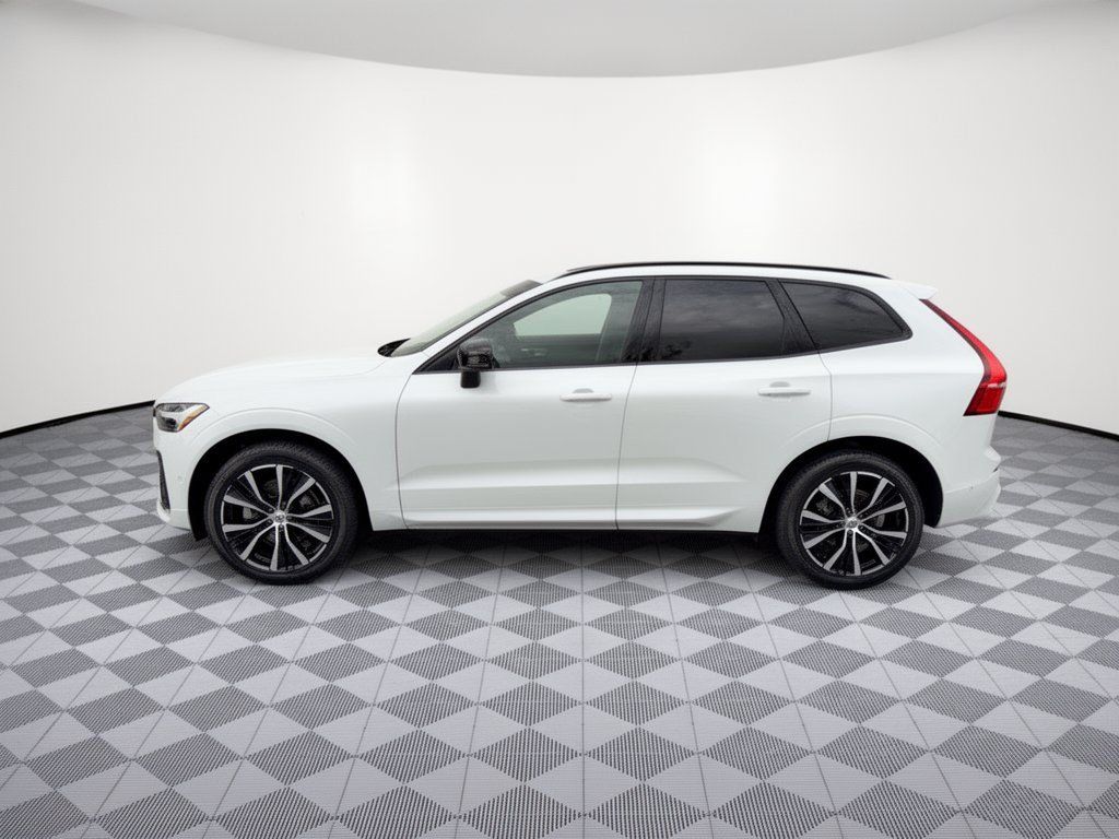 Used 2024 Volvo XC60 B5 Plus w/ Climate Package AWD/4WD image 2