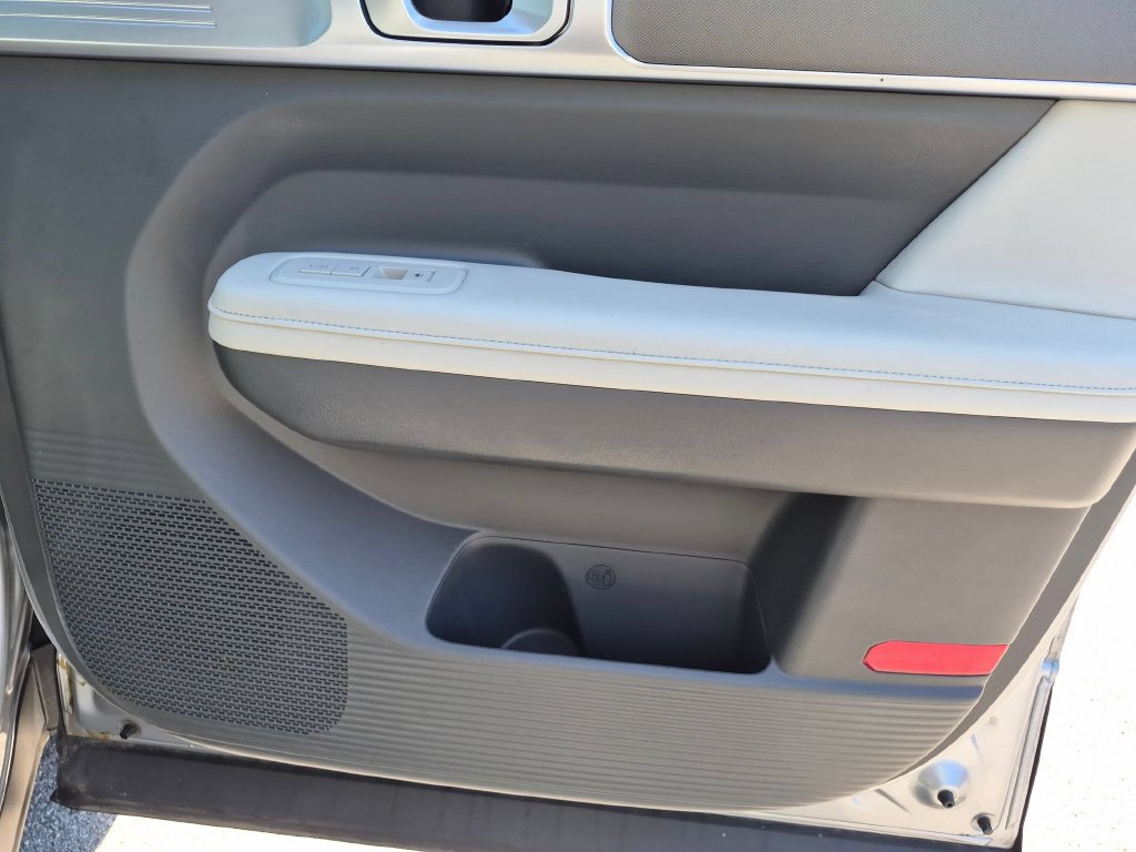Used 2025 Hyundai Santa Fe SEL FWD image 33