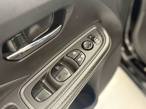 Used 2025 Nissan Versa SV w/ Trunk Package FWD image 25