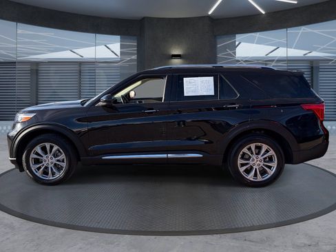 Used 2024 Ford Explorer Limited AWD/4WD image 3
