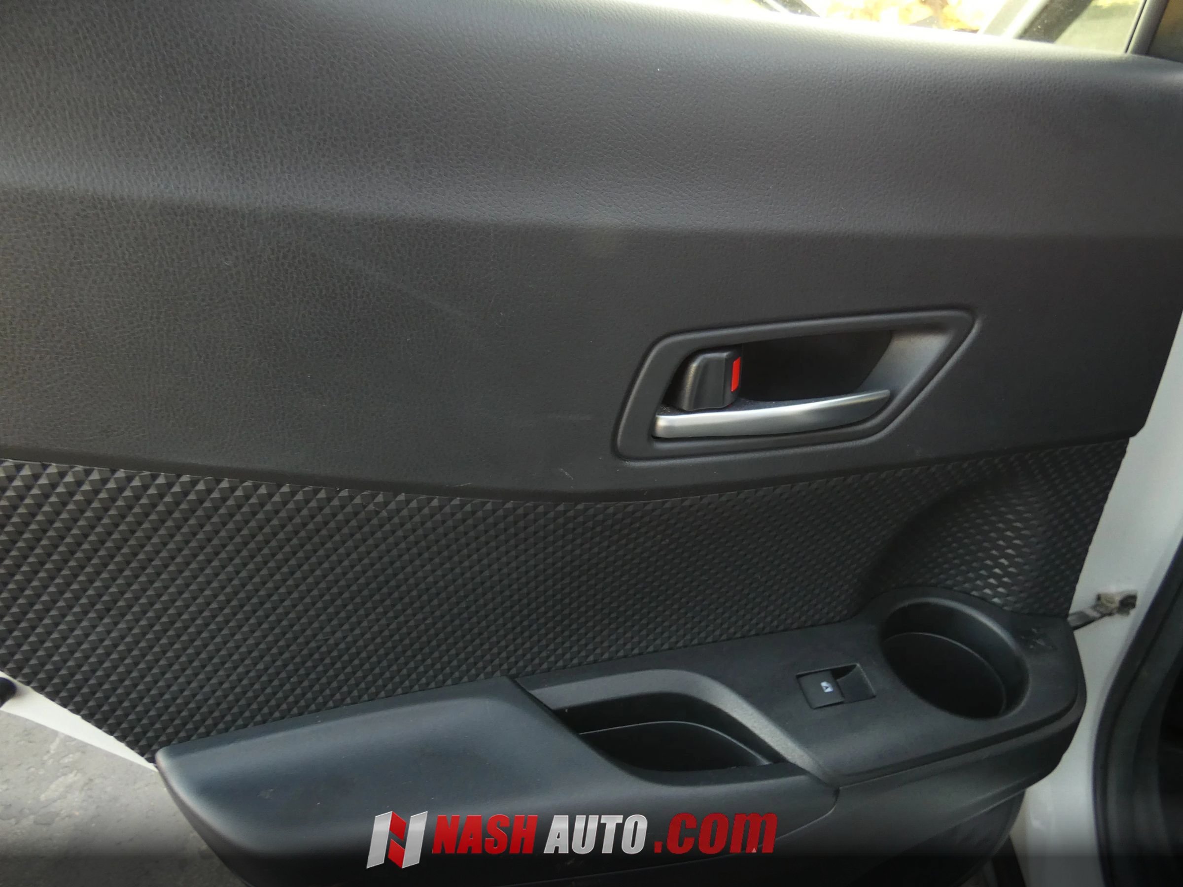 Used 2019 Toyota C-HR LE FWD image 30