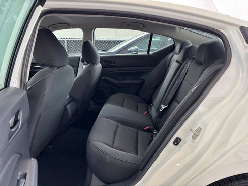 Used 2025 Nissan Altima 2.5 SV FWD image 25