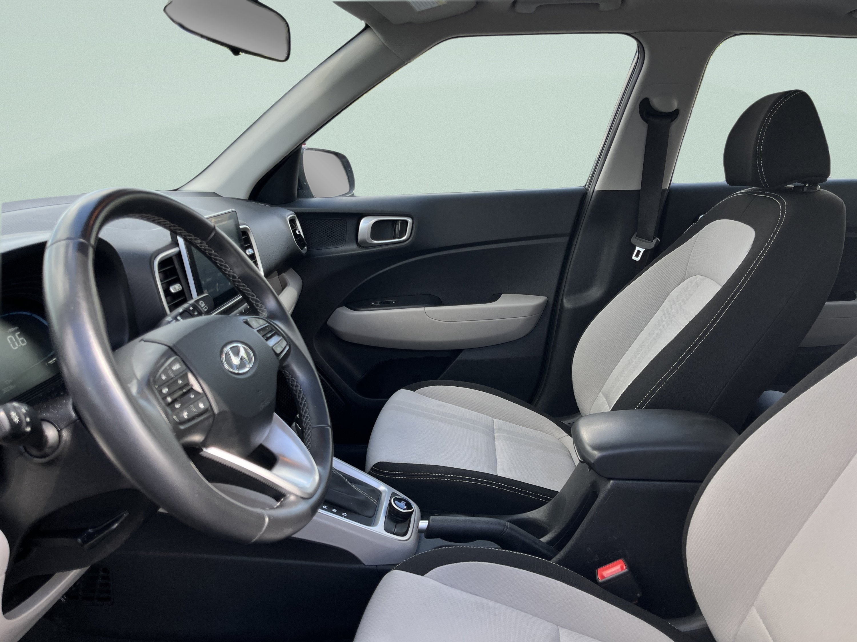Used 2025 Hyundai Venue SEL FWD image 16
