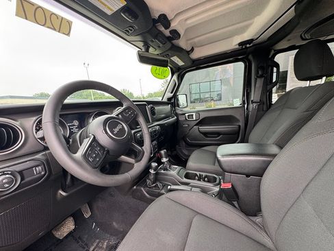 Used 2023 Jeep Gladiator Sport AWD/4WD image 23