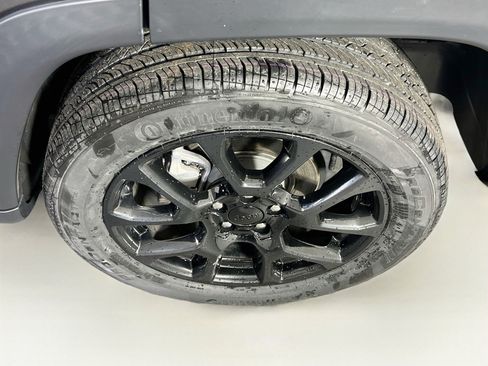 Used 2023 Jeep Compass Latitude w/ Convenience Group AWD/4WD image 29