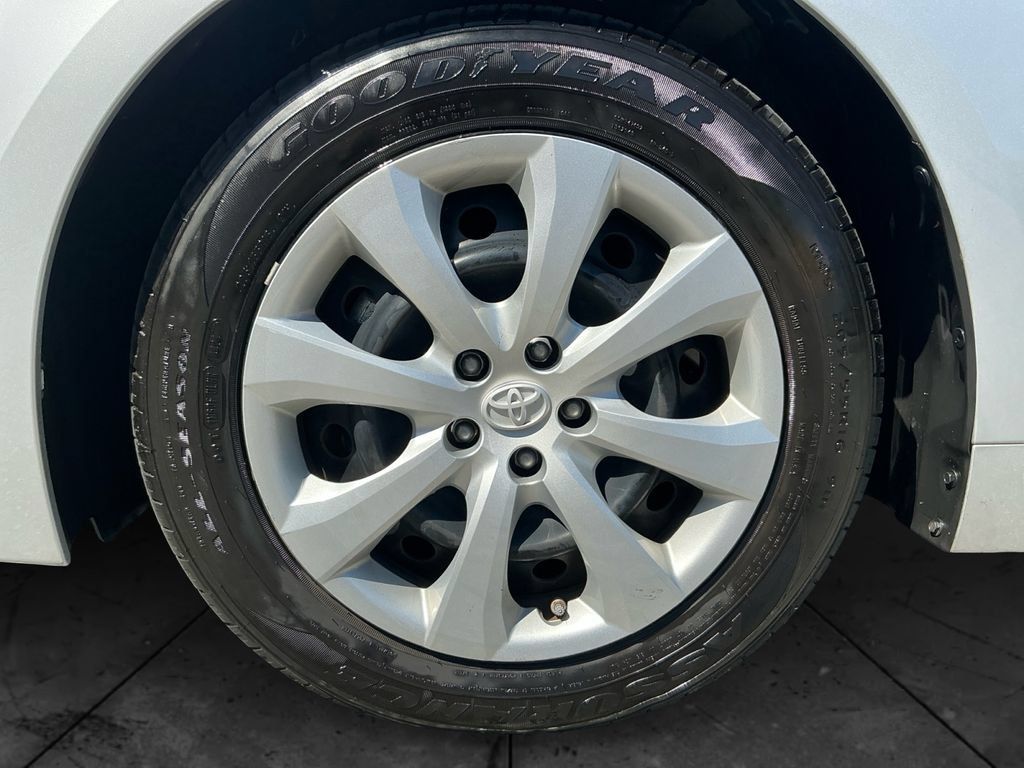 Used 2023 Toyota Corolla LE FWD image 15