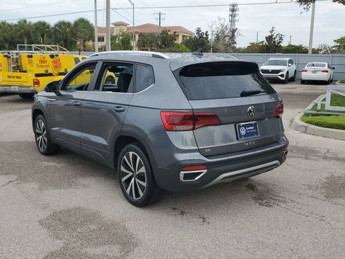Certified 2023 Volkswagen Taos SE FWD image 7