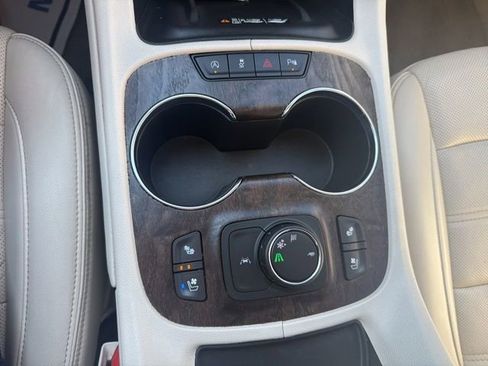 Used 2022 GMC Acadia Denali w/ Denali Ultimate Package FWD image 22