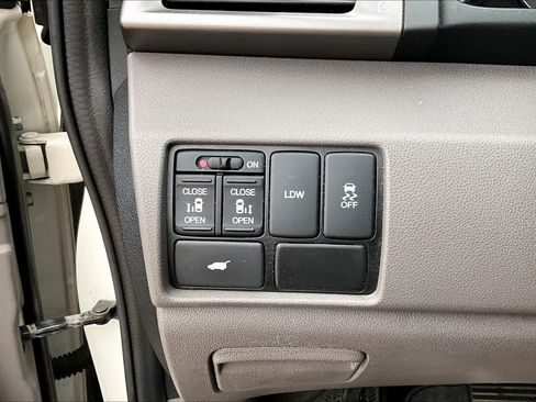 Used 2016 Honda Odyssey EX-L image 32