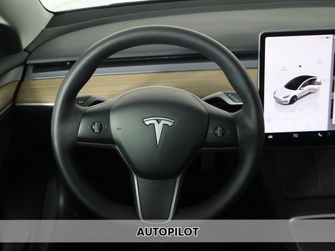 Used 2022 Tesla Model 3 Standard Range image 3