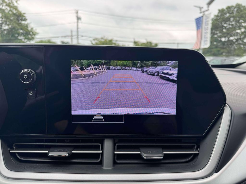 Used 2026 Chevrolet Trax LS FWD image 29