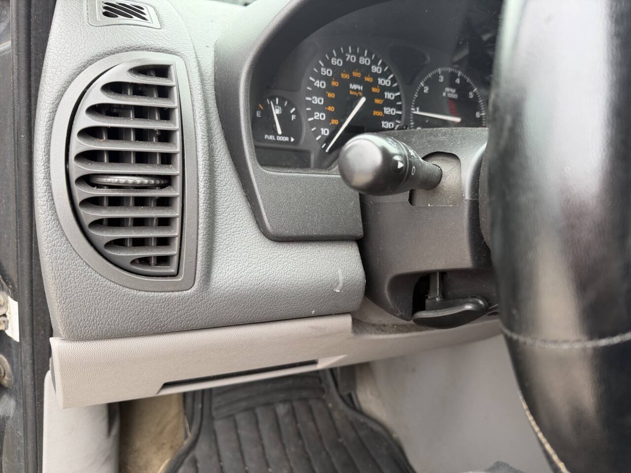 Used 2003 Saturn Vue 2WD w/ PWR Pkg image 33