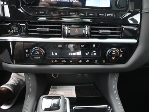 New 2025 Nissan Pathfinder Platinum image 17