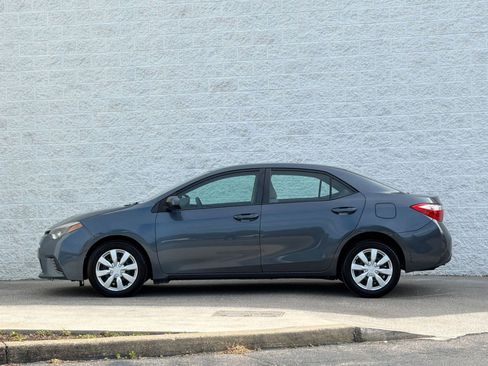 Used 2015 Toyota Corolla LE FWD image 2