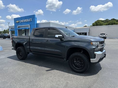 Used 2021 Chevrolet Silverado 1500 LT AWD/4WD image 1