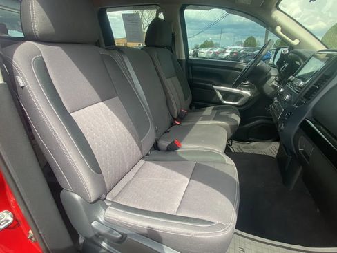 Used 2022 Nissan Titan SV AWD/4WD image 13