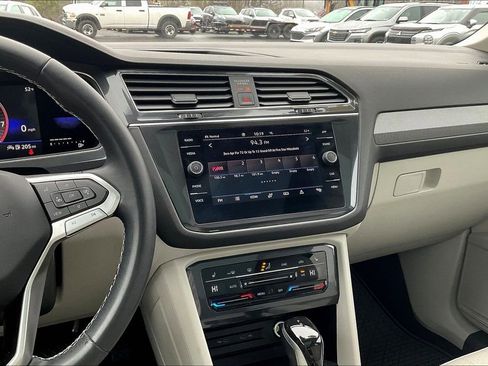 Used 2023 Volkswagen Tiguan SE w/ Panoramic Sunroof Package AWD/4WD image 6