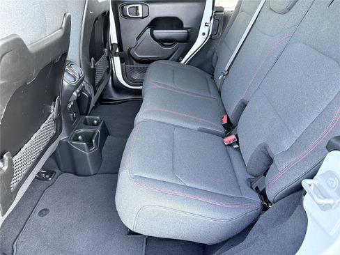 Used 2025 Jeep Wrangler Unlimited Rubicon AWD/4WD image 19