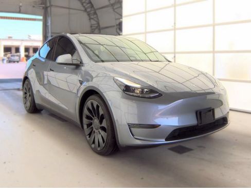 Used 2024 Tesla Model Y Performance AWD/4WD image 4