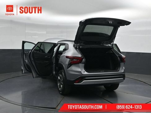 Used 2025 Chevrolet Trax LT w/ LT Convenience Package FWD image 54