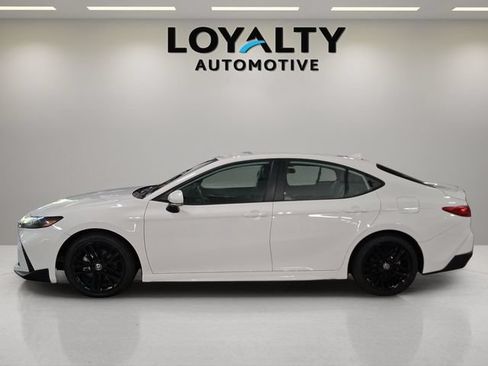 Used 2025 Toyota Camry SE FWD image 2