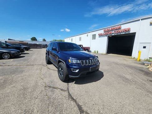 Used 2018 Jeep Grand Cherokee Laredo AWD/4WD image 5