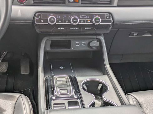 Certified 2023 Honda Pilot Touring image 27