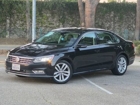 Used 2018 Volkswagen Passat 2.0T SE FWD image 13