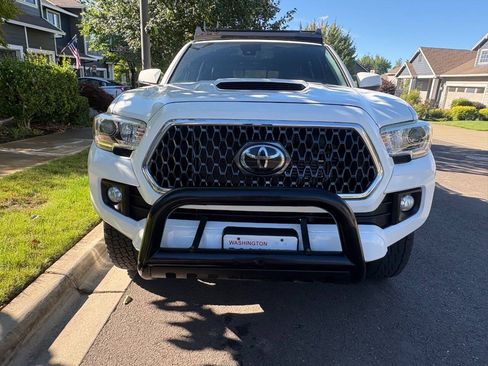 Used 2019 Toyota Tacoma TRD Sport w/ TRD Premium Sport Package AWD/4WD image 7