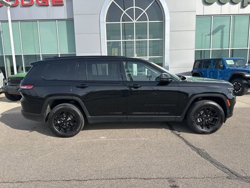Used 2024 Jeep Grand Cherokee L Laredo AWD/4WD image 4