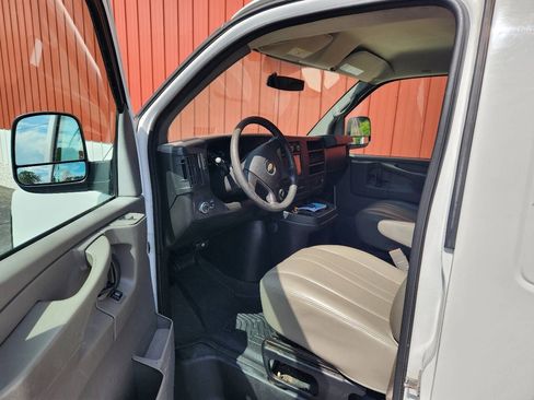 Used 2015 Chevrolet Express 2500 Extended RWD image 11