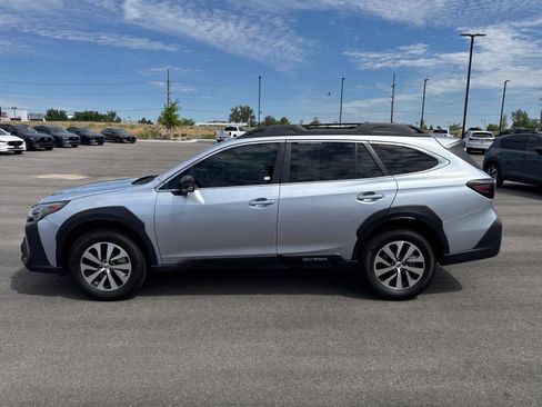 Used 2024 Subaru Outback Premium AWD/4WD image 4