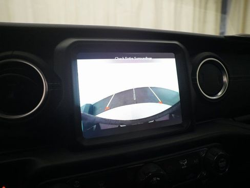 Used 2022 Jeep Wrangler Unlimited Sahara image 19