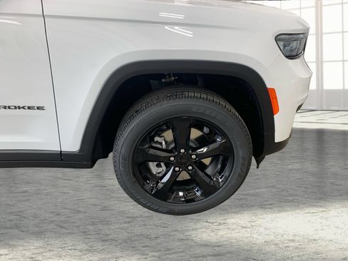 Used 2025 Jeep Grand Cherokee L Altitude AWD/4WD image 23