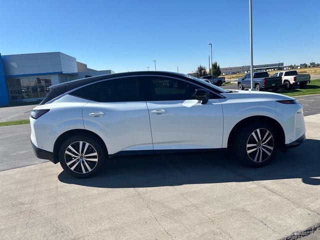 Used 2025 Nissan Murano Platinum w/ Cargo Package AWD/4WD image 2