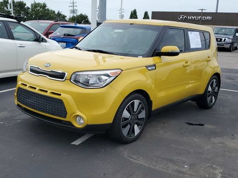 Used 2015 Kia Soul ! FWD image 2