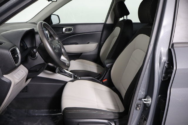 Used 2024 Hyundai Venue SEL FWD image 16