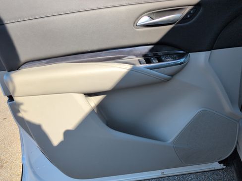 Used 2019 Cadillac XT4 Luxury w/ Cold Weather Package image 11