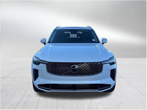 New 2026 Volvo XC90 T8 Core image 2