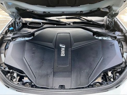 Used 2023 BMW i7 xDrive60 w/ Executive Package 2 AWD/4WD image 29