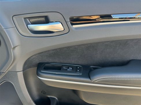 Used 2023 Chrysler 300 C image 25