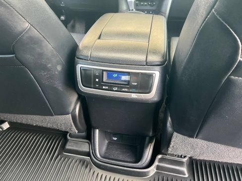Used 2019 Toyota Highlander XLE AWD/4WD image 20