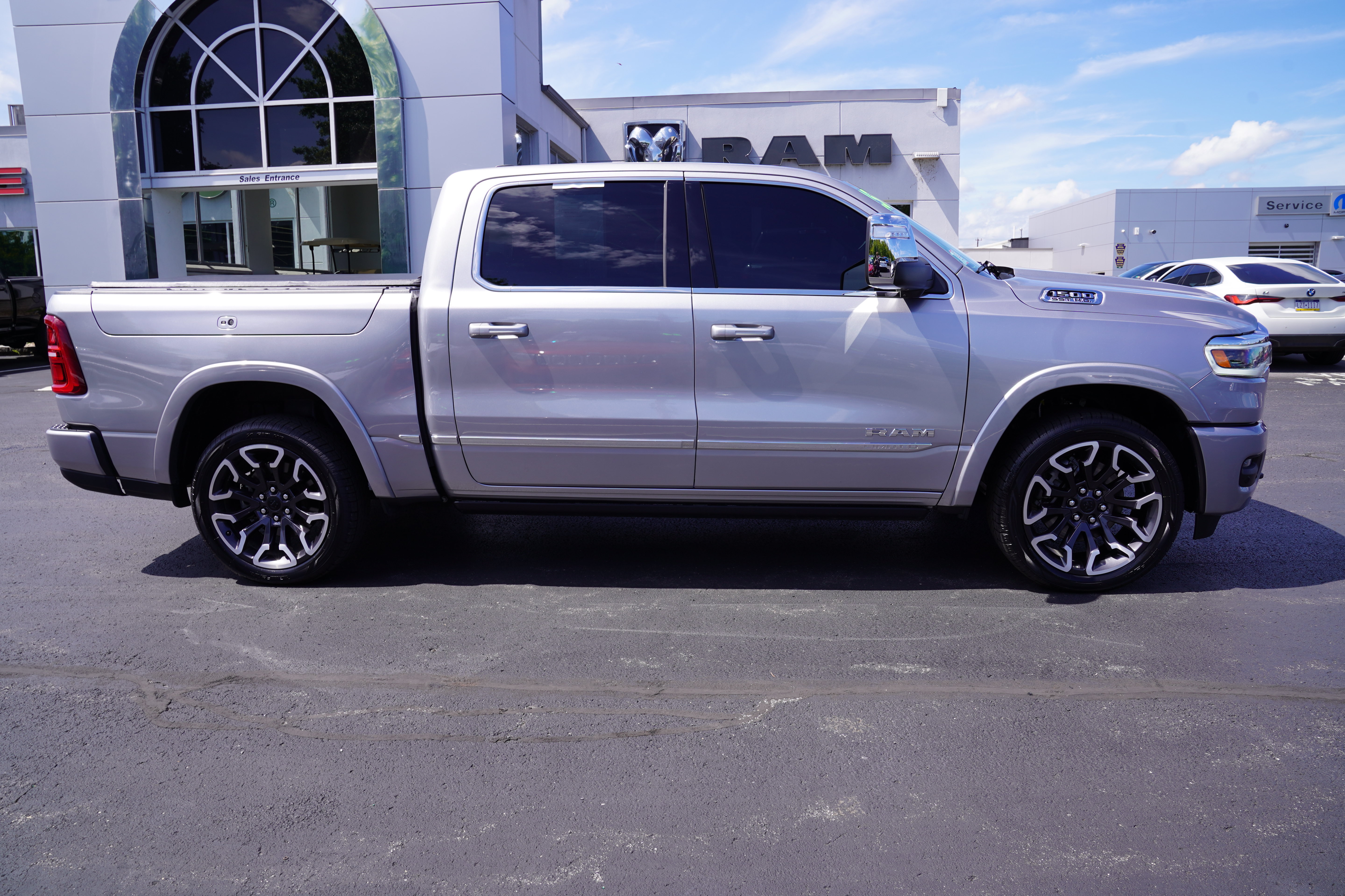 Used 2025 RAM 1500 Limited AWD/4WD image 2