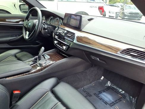 Used 2019 BMW 530i w/ Convenience Package RWD image 25