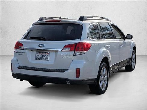 Used 2011 Subaru Outback 2.5i Limited w/ PWR Moonroof Pkg image 5