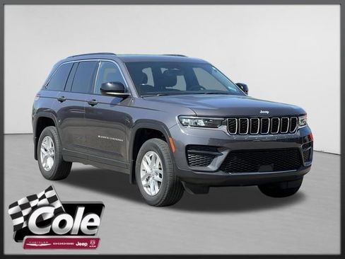 Used 2025 Jeep Grand Cherokee Laredo X w/ Luxury Tech Group I AWD/4WD image 1
